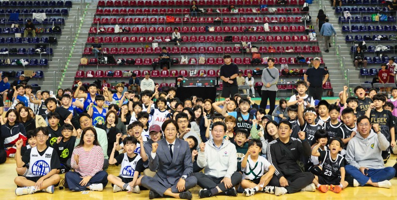 5-2. 18일 용인실내체육관에서 용인특례시와 우지원이 함께하는 유소년 농구대회가 열렸다..jpg