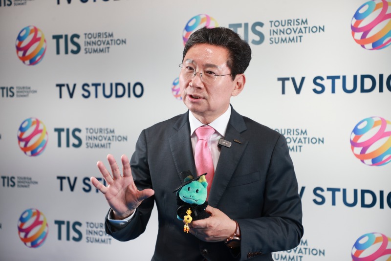 11-2. 23일 스페인 세비야 피베스(FIBES)에서 열린 TIS 2025에 참석한 이상일 시장이 인터뷰를 하고 있다.jpg