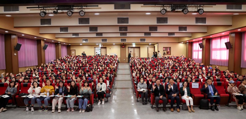 6-1. 1일 용인교육지원청에서 '2025년 제3차 진로진학레시피 학부모 특강이 열렸다..jpg