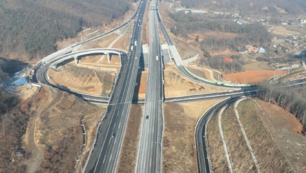 6-2. 남용인IC. 한국도로공사 제공.jpg