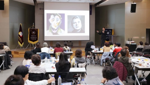 6-3. 이상일 용인특례시장은 4일 경기도여성단체협의회 용인시지회 회원을 대상으로 특강을 진행했다 (1).jpg