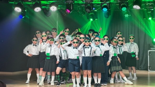 3. 용인특례시는 지난 8일 용인상상의숲 공연놀이터에서 드림스타트 아동들이 뮤지컬 ‘2025 드림플라이