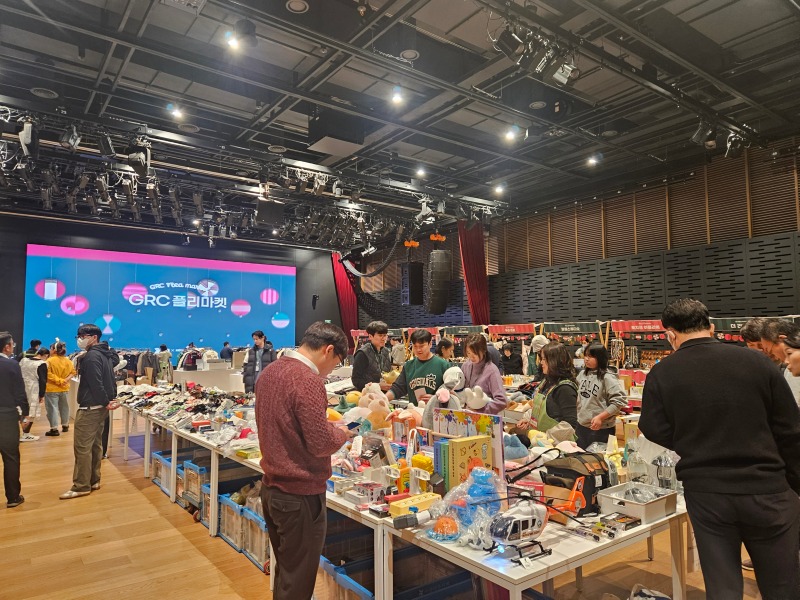 4-1. 용인특례시 청년자활 브랜드 '더 건강하개'가 'HD현대 1% 나눔재단'이 주최한 플리마켓에 참여했다..jpg