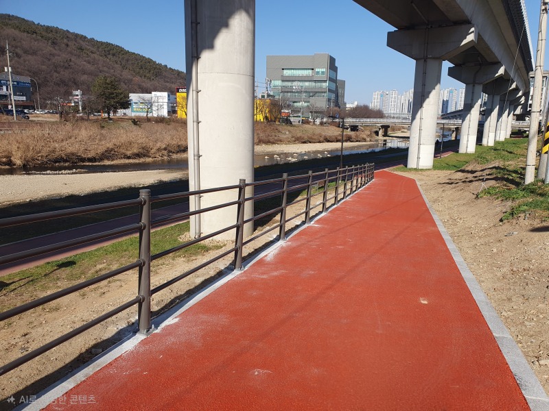 2. 용인특례시 처인구가 고림동 103-48번지 일대 경안천에 진입로를 조성했다..jpg