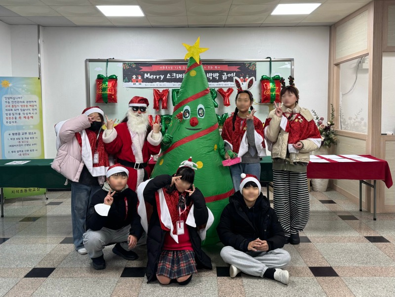 (20251224) 용인교육지원청 보도자료(용인 지석초, 'Merry 스크래치 Day' 크리스마스 문화 행사 실시) 사진2.jpg