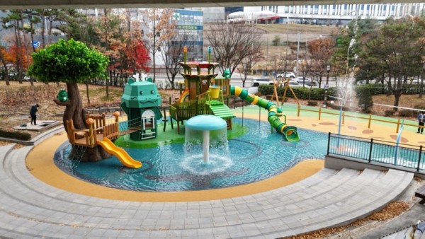 6. 동백지구 늘찬근린공원 물놀이장 조성사업 현장 모습.jpg